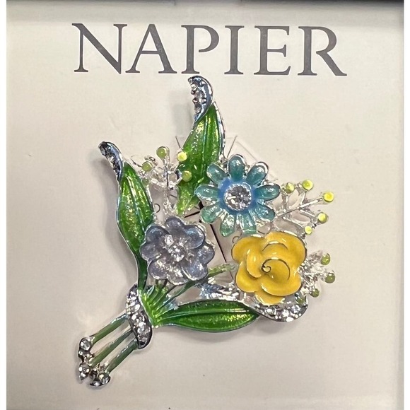 Napier Jewelry - Napier Floral Brooch